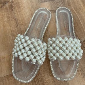 Bridal pearl sandals